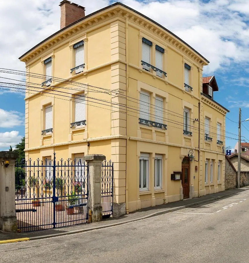 Hotel Des Dauphins Bourgoin-Jallieu 3*,  France