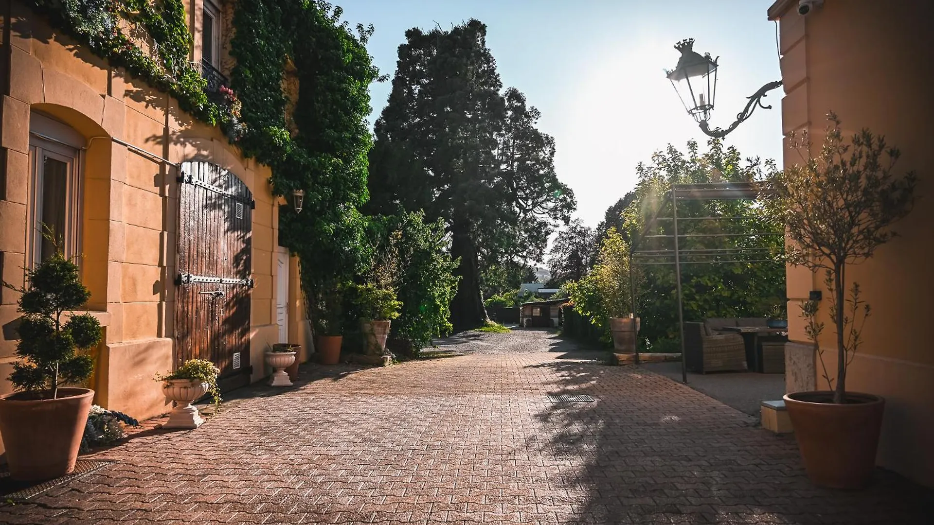 ***  Hotel Des Dauphins Bourgoin-Jallieu France